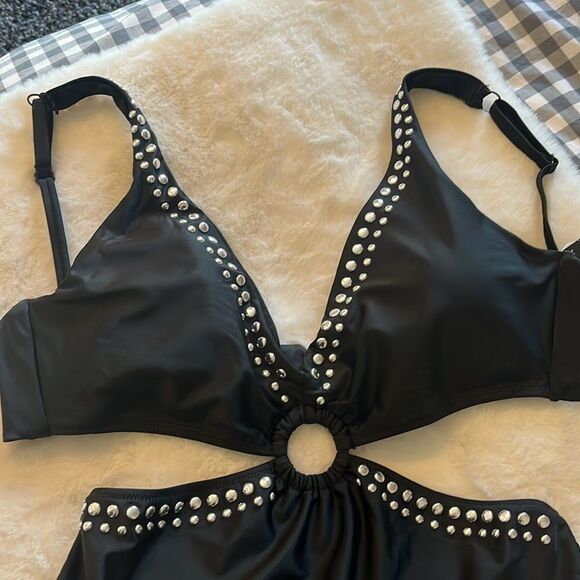 New! Bar III Tell Me About It Stud One-Piece Swimsuit Black Size Large - Picture 6 of 12